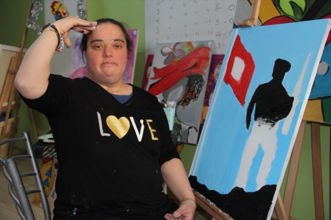 Down sendromlu Fidan'ın resimleri Mehmetçik Vakfı'na katkı olacak